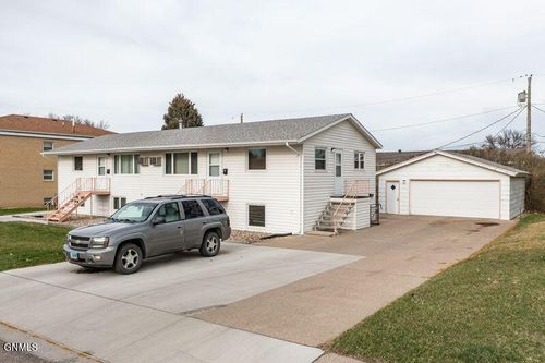 1404 3rd Avenue Nw, Mandan, ND, 58554 | Card Image