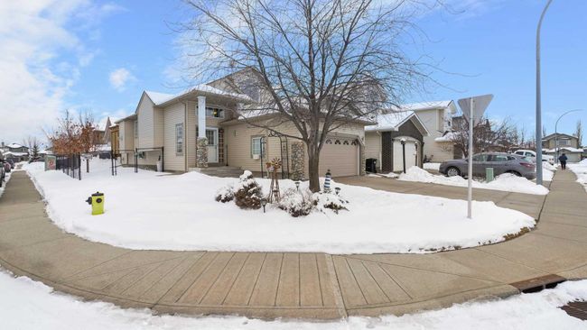 44 Bridlemeadows Common Sw, Home with 4 bedrooms, 3 bathrooms and 5 parking in Calgary AB | Image 2