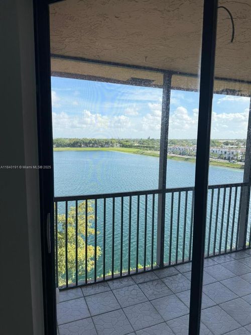 5-20850 San Simeon Way, Miami, FL, 33179-1889 | Card Image