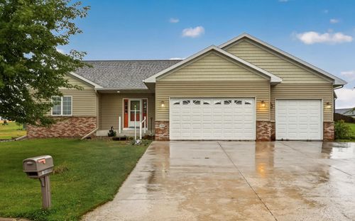 1908 Country View Dr, Saint Charles, MN, 55972-3200 | Card Image