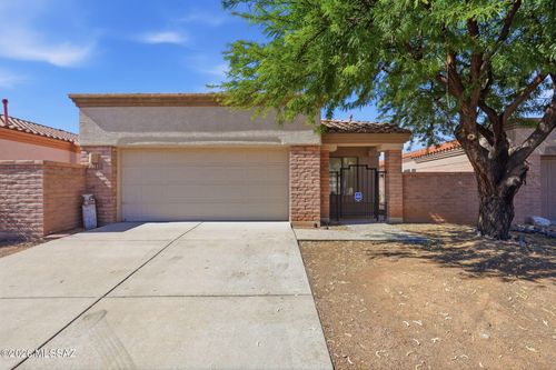 2001 W Amblemorn Dr, Green Valley, AZ, 85622-5851 | Card Image
