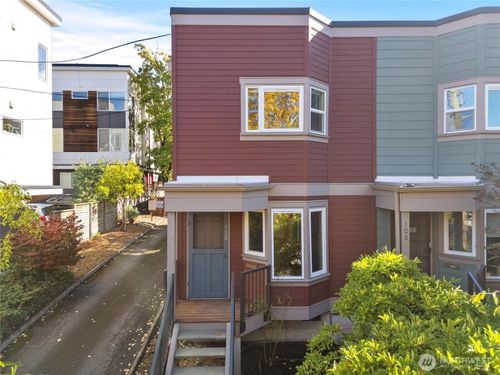 110 16th Ave, Seattle, WA, 98122-5611 | Card Image