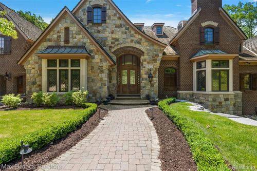 7420 Inner Circle Dr, Bloomfield Hills, MI, 48301-3514 | Card Image