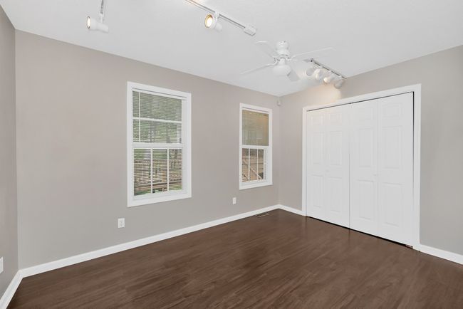Bedroom - wood flooring, ceiling fan | Image 15