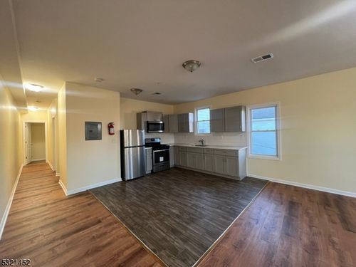 154 Park Pl, Elizabethport, NJ, 07206-1844 | Card Image