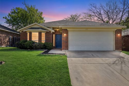 2117 Whispering Wind St, Fort Worth, TX, 76108-4943 | Card Image