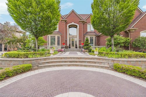 51577 Merry Ln, Shelby Township, MI, 48316-3860 | Card Image