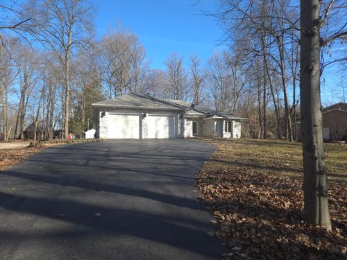 581 Cheyenne Ct, Westville, IN, 46391-9401 | Card Image