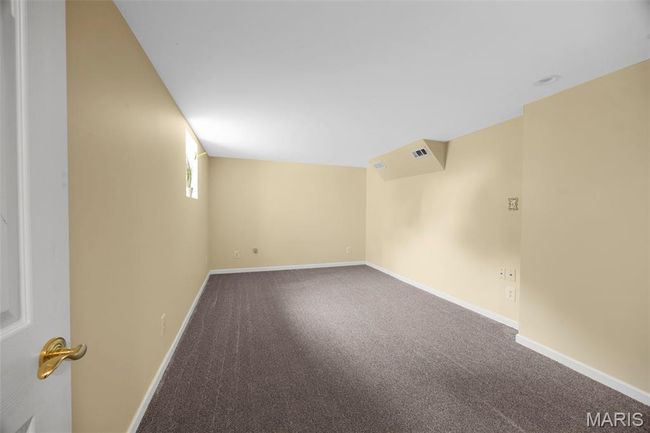 Spare room with carpet and baseboards | Image 28