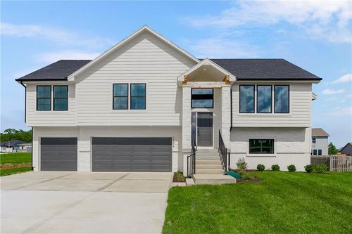 8485 Eagle Creek Drive, De Soto, KS, 66018 | Card Image