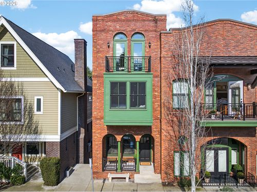 121 Sw Gibbs St, Portland, OR, 97239-4658 | Card Image