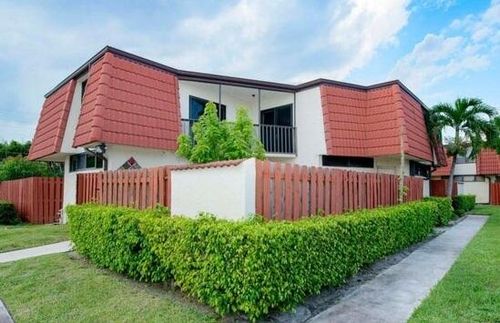 3861-3861 Victoria Dr, West Palm Beach, FL, 33406-4710 | Card Image