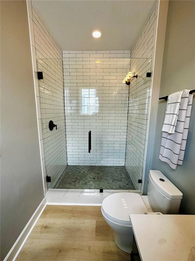 Bathroom 5 | Image 46
