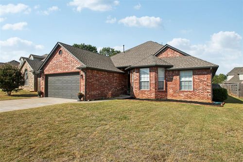 11005 Nw 106th Cir, Yukon, OK, 73099-8078 | Card Image