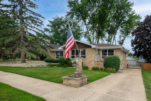 874 Hillandale Dr, Antioch, IL, 60002-1106 | Card Image