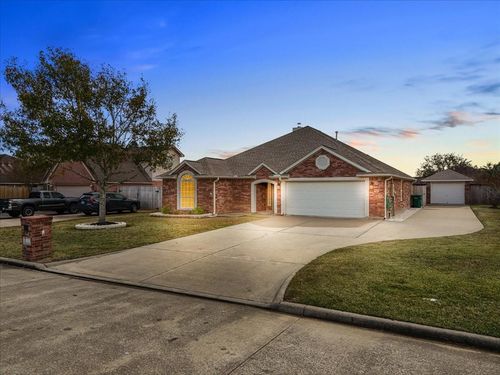 12 Prairie Knoll Dr, Santa Fe, TX, 77510-8145 | Card Image