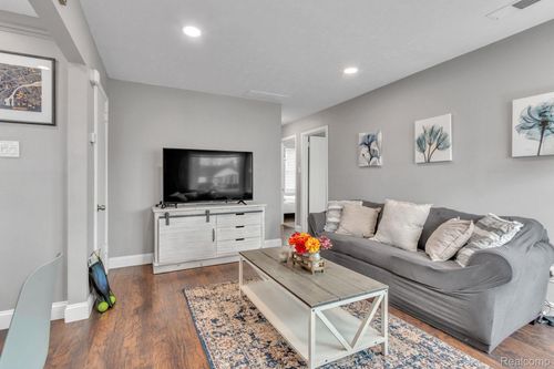 3324 Normandy Rd, Royal Oak, MI, 48073-1645 | Card Image