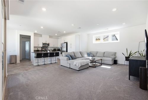 1-16651 Snowdrop Ln, Fontana, CA, 92336-6645 | Card Image