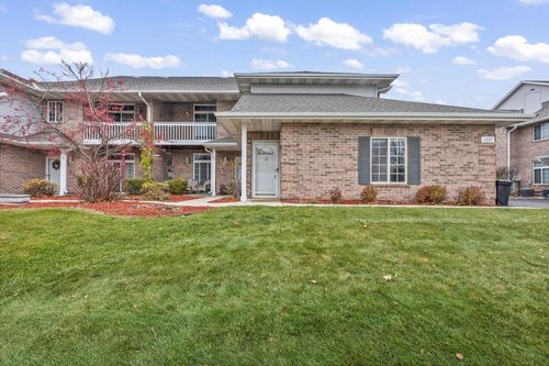 d-1339 Hillwood Boulevard, Pewaukee, WI, 53072 | Card Image