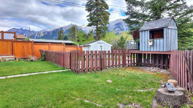 1001 9 Avenue, House other with 4 bedrooms, 2 bathrooms and 4 parking in Canmore AB | Image 33