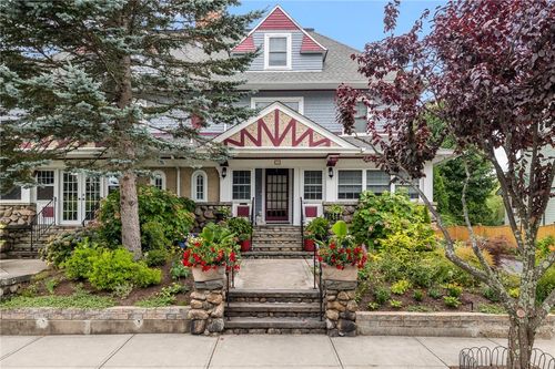 51 Columbia Ave, Cranston, RI, 02905-3817 | Card Image