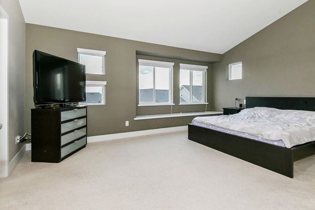 10499 Mceachern St, House other with 4 bedrooms, 4 bathrooms and 4 parking in Maple Ridge BC | Image 11