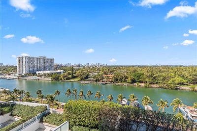 915 - 4401 Collins Ave, Condo with 1 bedrooms, 1 bathrooms and null parking in Miami Beach FL | Image 1