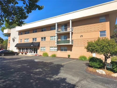 apt-3e-8631 Old Bonhomme Rd, Saint Louis, MO, 63132-3945 | Card Image