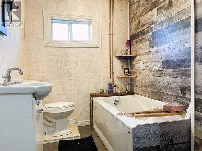 842070 Range Rd, Home with 3 bedrooms, 2 bathrooms and null parking in Fairview AB | Image 22