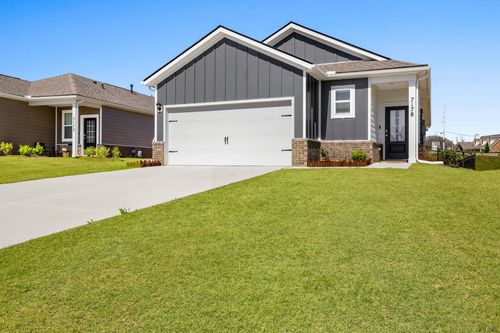 7178 Lang Ave, White House, TN, 37188-2325 | Card Image