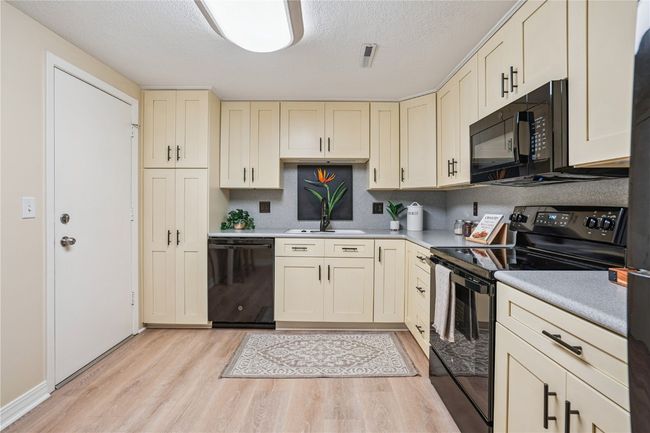APT-215 - 2135 1 St Ave Se, Condo with 2 bedrooms, 2 bathrooms and null parking in Cedar Rapids IA | Image 9