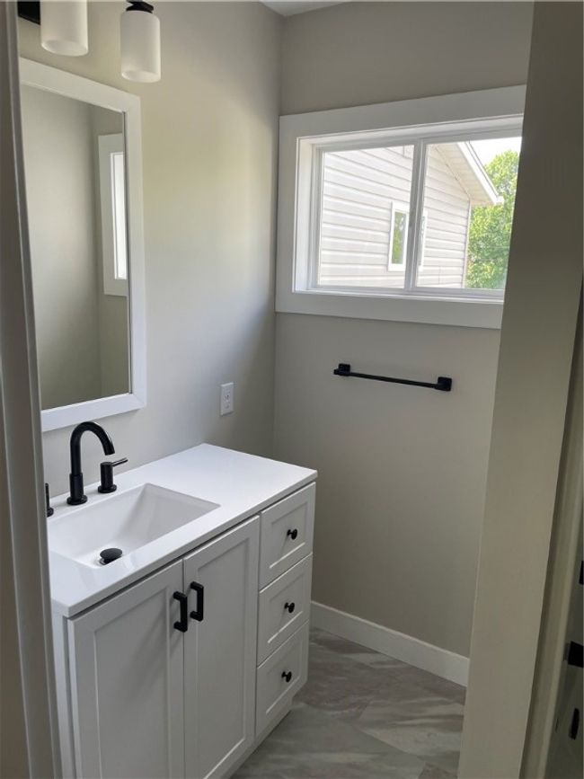 1215 Main St, House other with 3 bedrooms, 2 bathrooms and 4 parking in Bentleyville PA | Image 14