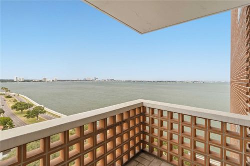 12b-4015 Bayshore Blvd, TAMPA, FL, 33611-1700 | Card Image