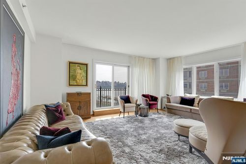 3219 City Pl, Edgewater, NJ, 07020-3150 | Card Image