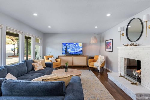 3990 Fairway Ave, Oakland, CA, 94605-4512 | Card Image