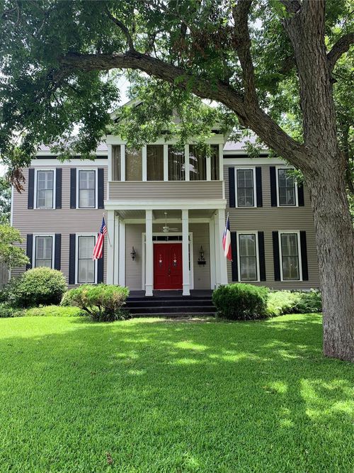 636 N Franklin St, La Grange, TX, 78945-1616 | Card Image