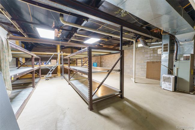 STORAGE GALORE | Image 29