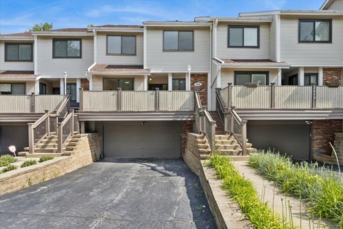 3082 Antelope Springs Rd, Northbrook, IL, 60062-3343 | Card Image