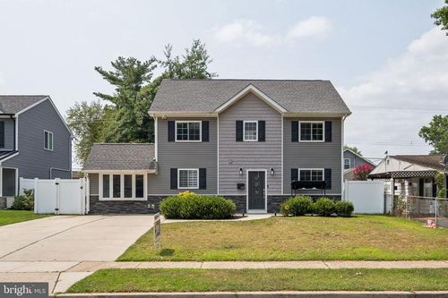 137 Northpark Dr, LEVITTOWN, PA, 19054-3317 | Card Image