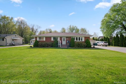 54951 Ridge Rd, New Baltimore, MI, 48047-5811 | Card Image