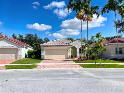 953-953 Tanglewood Cir, Weston, FL, 33327-1846 | Card Image