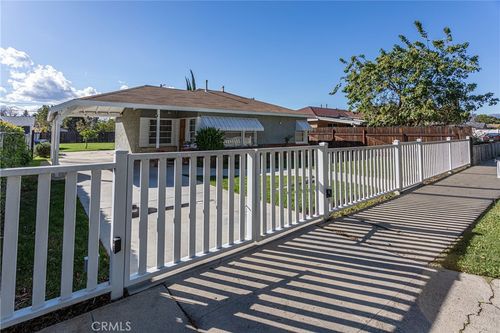 6851 Lubao Ave, Winnetka, CA, 91306-3910 | Card Image
