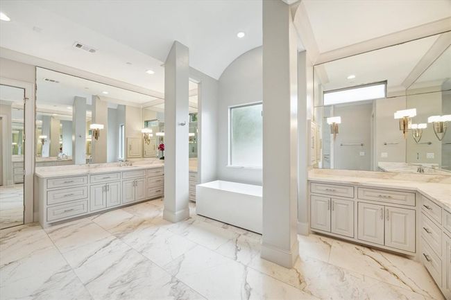 8304 Maple Ct, House other with 5 bedrooms, 5 bathrooms and 2 parking in Bellaire TX | Image 26