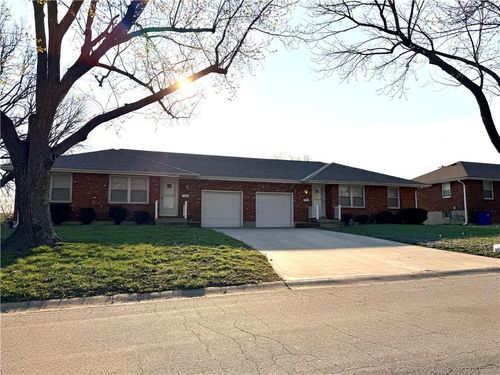 807 Ne Magellan Ave, Lees Summit, MO, 64086-5537 | Card Image