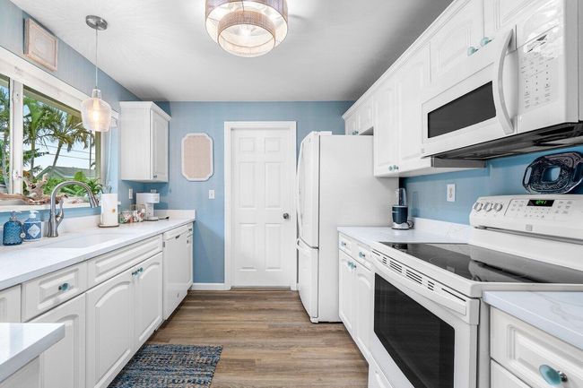 353 Mars Ave, House other with 2 bedrooms, 2 bathrooms and null parking in Tequesta FL | Image 12