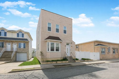 98 Robin Rd, Staten Island, NY, 10305-4728 | Card Image