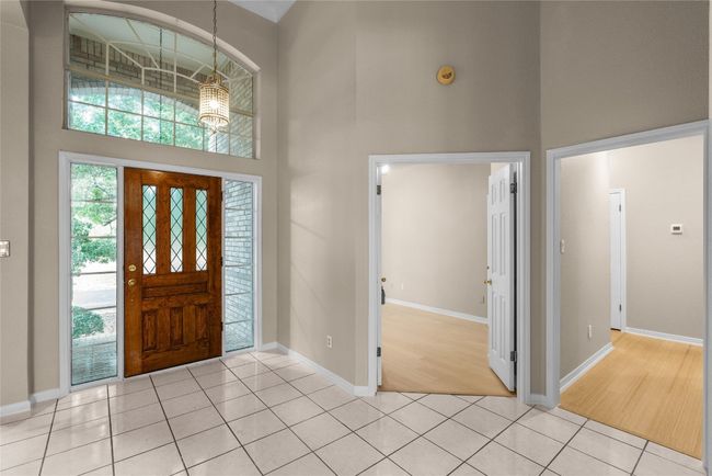 Front foyer | Image 4