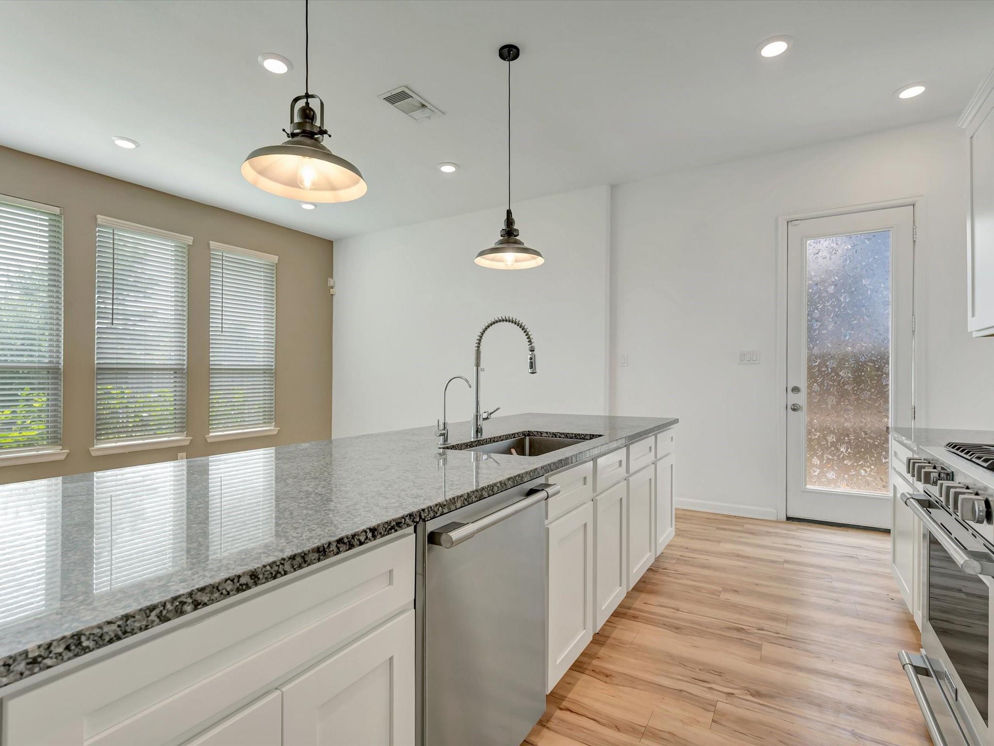 Residential Lease in Iowa Colony 2