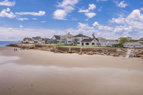 2 Gold Ribbon Dr, Wells, ME, 04090-4242 | Card Image