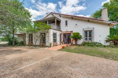 201 Chattington Ct, Castle Hills, TX, 78213-2611 | Card Image